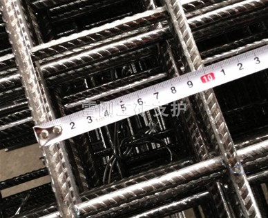 在鋪設鋼筋網片時要注意的事項