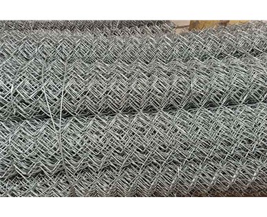 電焊網(wǎng)片制作的護(hù)欄具備的幾大優(yōu)點(diǎn)